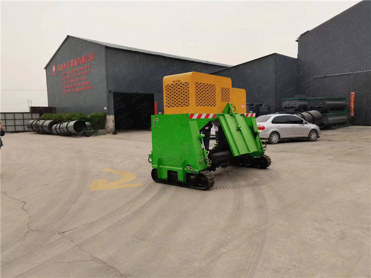 遠程無人駕駛翻堆機,節省人力,地面式發酵堆肥