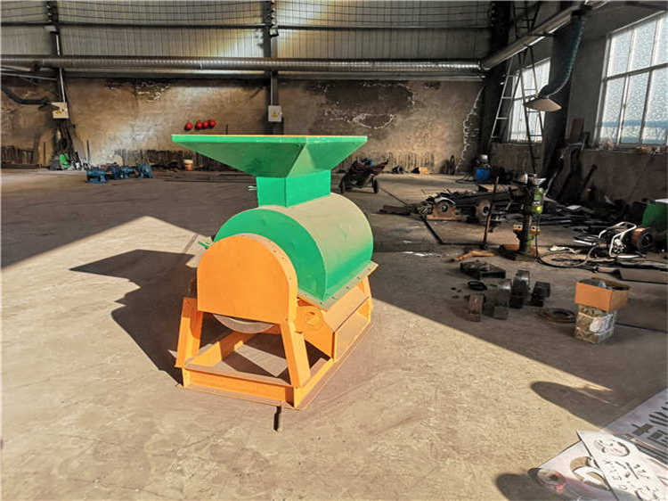 中型臥式籠條粉碎機(jī)密封性能好,運(yùn)轉(zhuǎn)平穩(wěn)