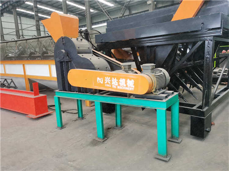 糖醛渣有機(jī)肥破碎機(jī),畜禽糞便立式雙級(jí)粉碎機(jī),草炭加工粉碎處理設(shè)備