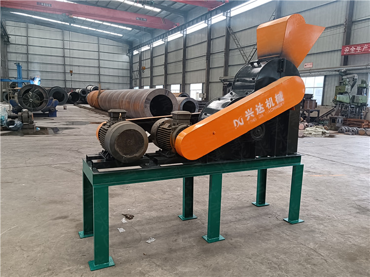 糖醛渣有機(jī)肥破碎機(jī),畜禽糞便立式雙級(jí)粉碎機(jī),草炭加工粉碎處理設(shè)備