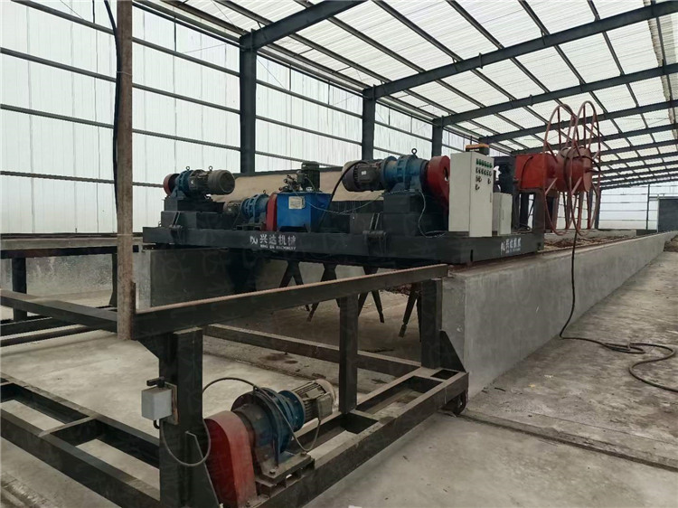 糞便軌道式堆肥機,雞糞升降液壓槽式翻拋機,翻堆均勻,產(chǎn)量大