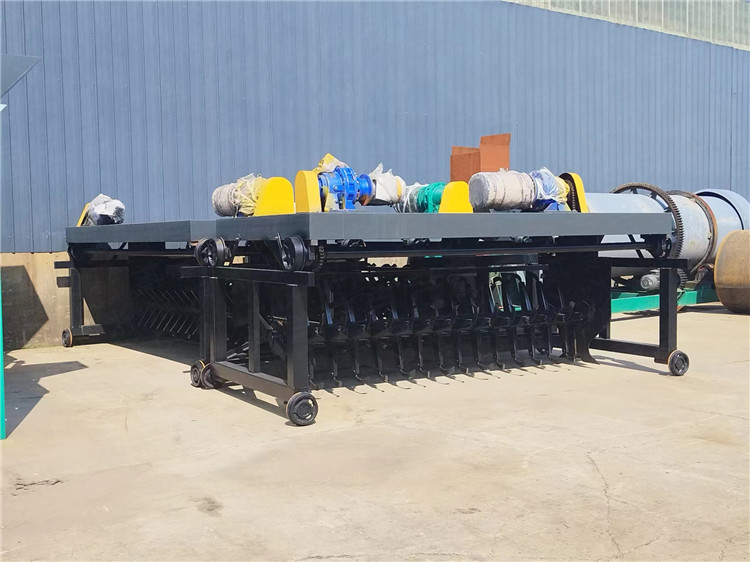 軌道式有機肥槽式翻拋機 雞糞菌菇渣發(fā)酵腐熟均勻堆肥機 復混肥翻耙機