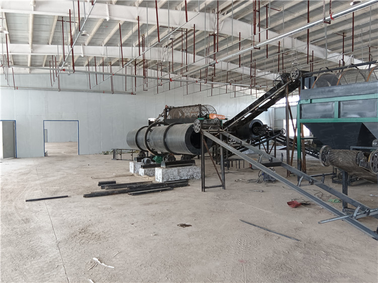 重慶客戶豬糞原料加工生產線設備現(xiàn)場布置